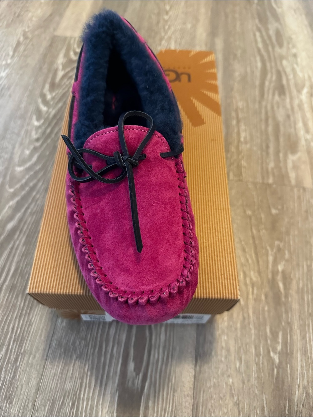 NWB UGG Dakota Moccasin